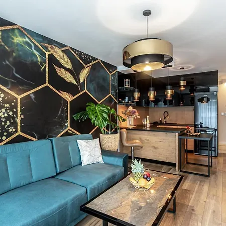 Promienisty Apartament Отель *