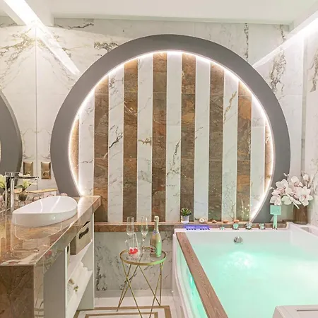 Promienisty Apartament מלון *