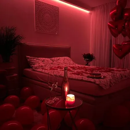 Promienisty Apartament מלון *